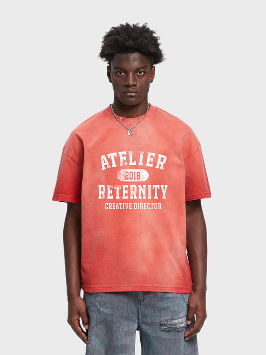 Reternity Atelier Emblem T-Shirt Bleached Red - model voorkant