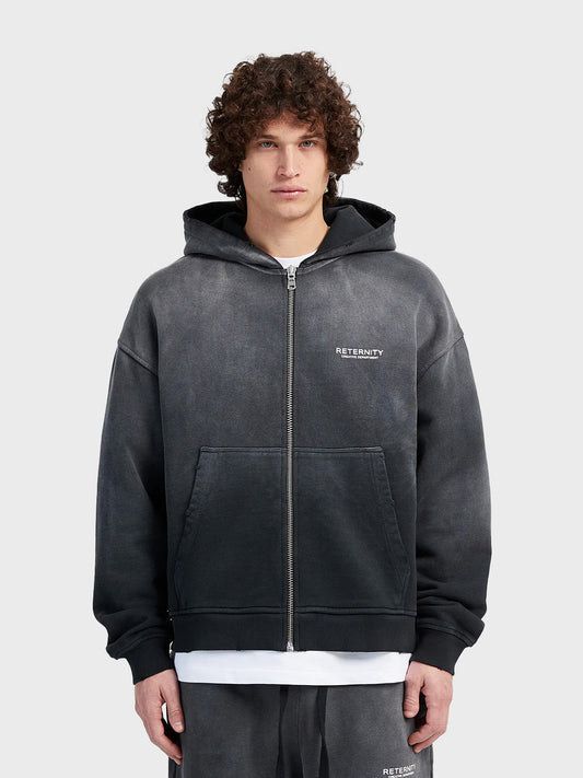 Reternity Creative Dept Zip Hoodie Faded Black – voorkant gedragen door model