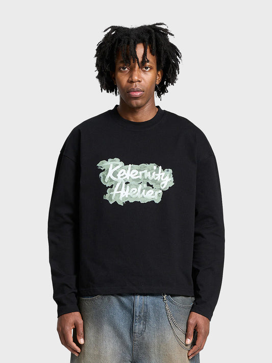 Reternity Le Vernis Longsleeve Black – model front view met groene print