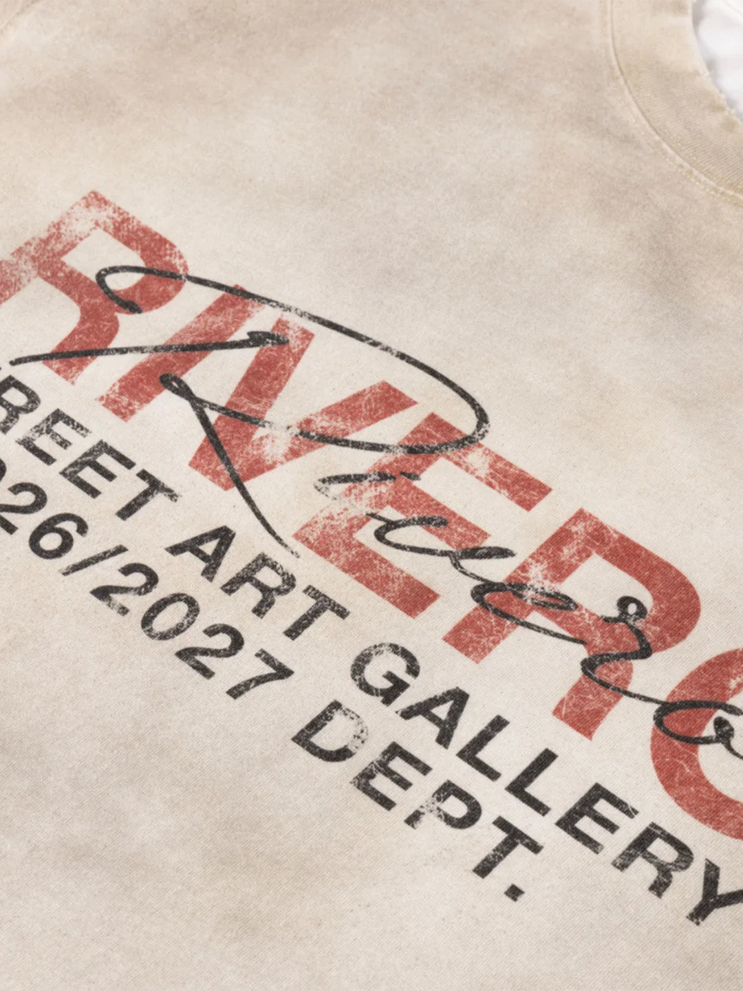 Rivero Faded Artistry Longsleeve Off-White – close-up graphic