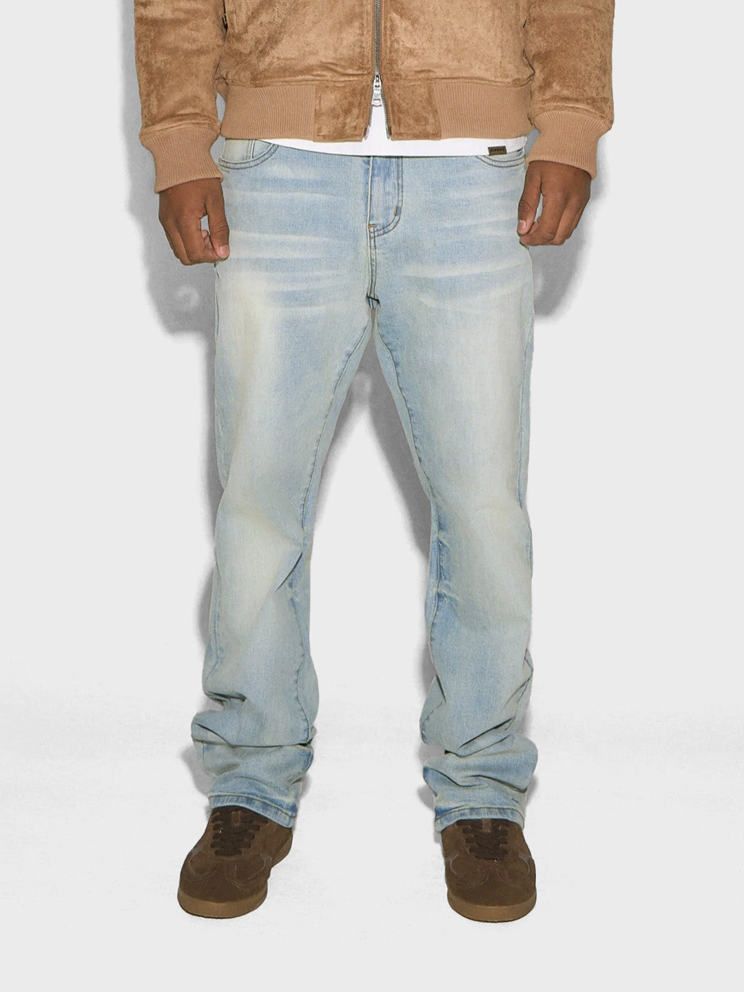 Rivero Plain Embossed Jeans Misty Blue – model voorkant