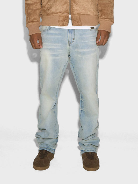 Rivero Plain Embossed Jeans Misty Blue – model voorkant