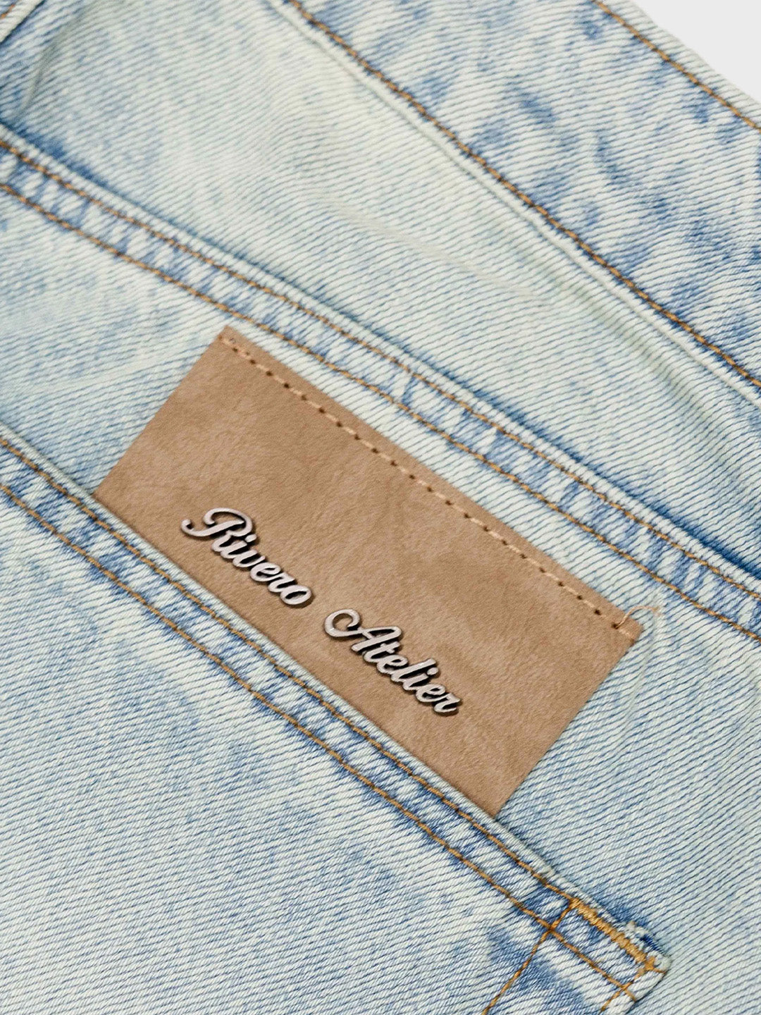 Rivero Plain Embossed Jeans Misty Blue – close-up label