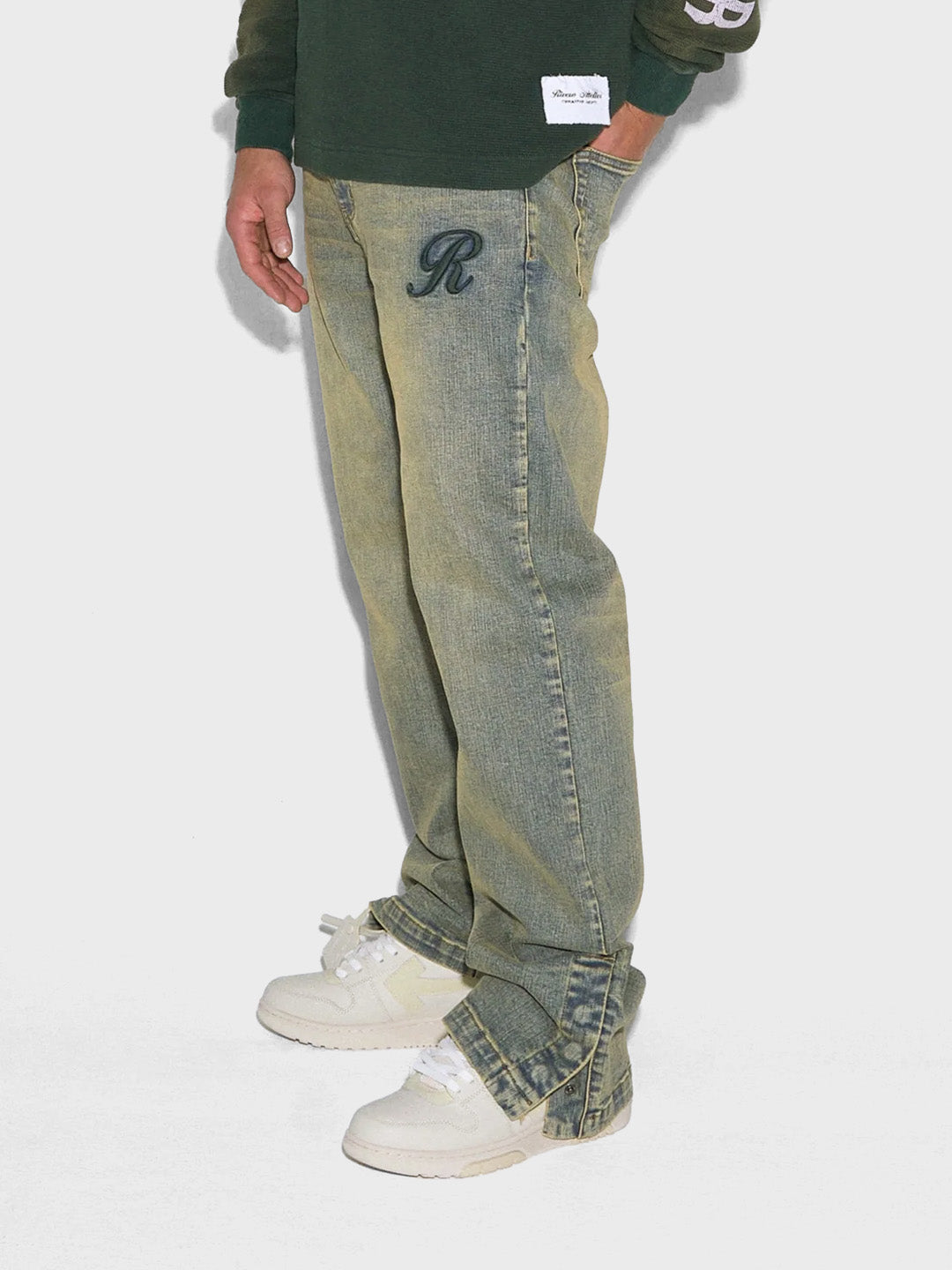 Rivero Raised Monogram Jeans Pale – gedragen