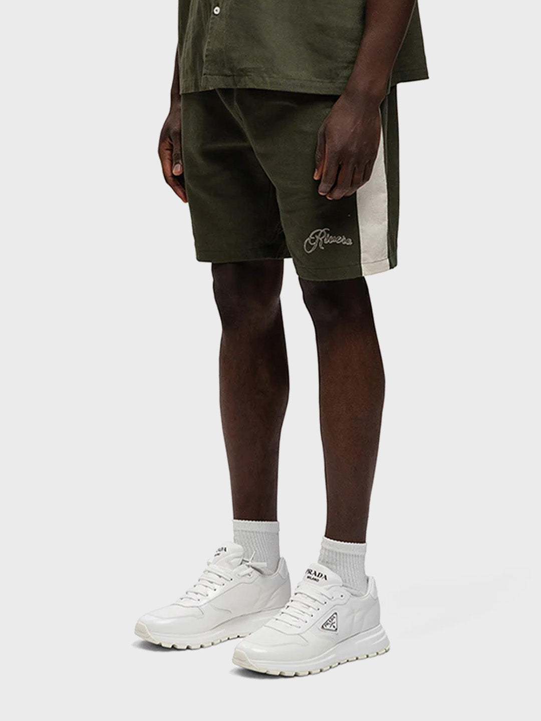 Rivero korte broek – schuin vooraanzicht met regular fit