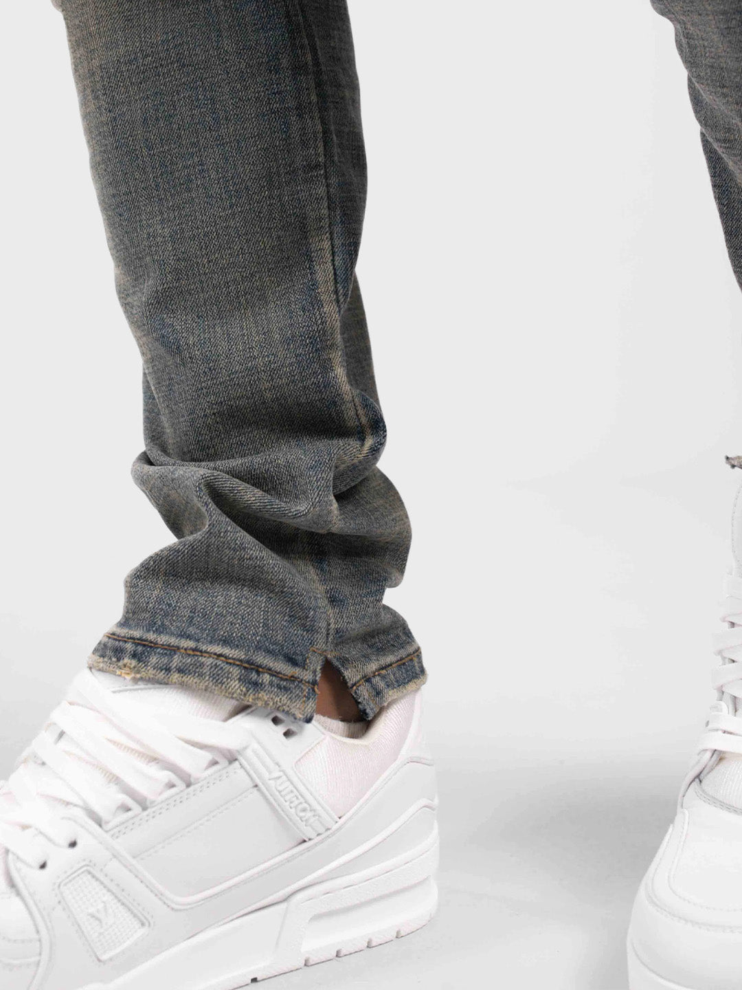 Rivero Ripped Archive Jeans Dark Blue - close-up split bij enkel