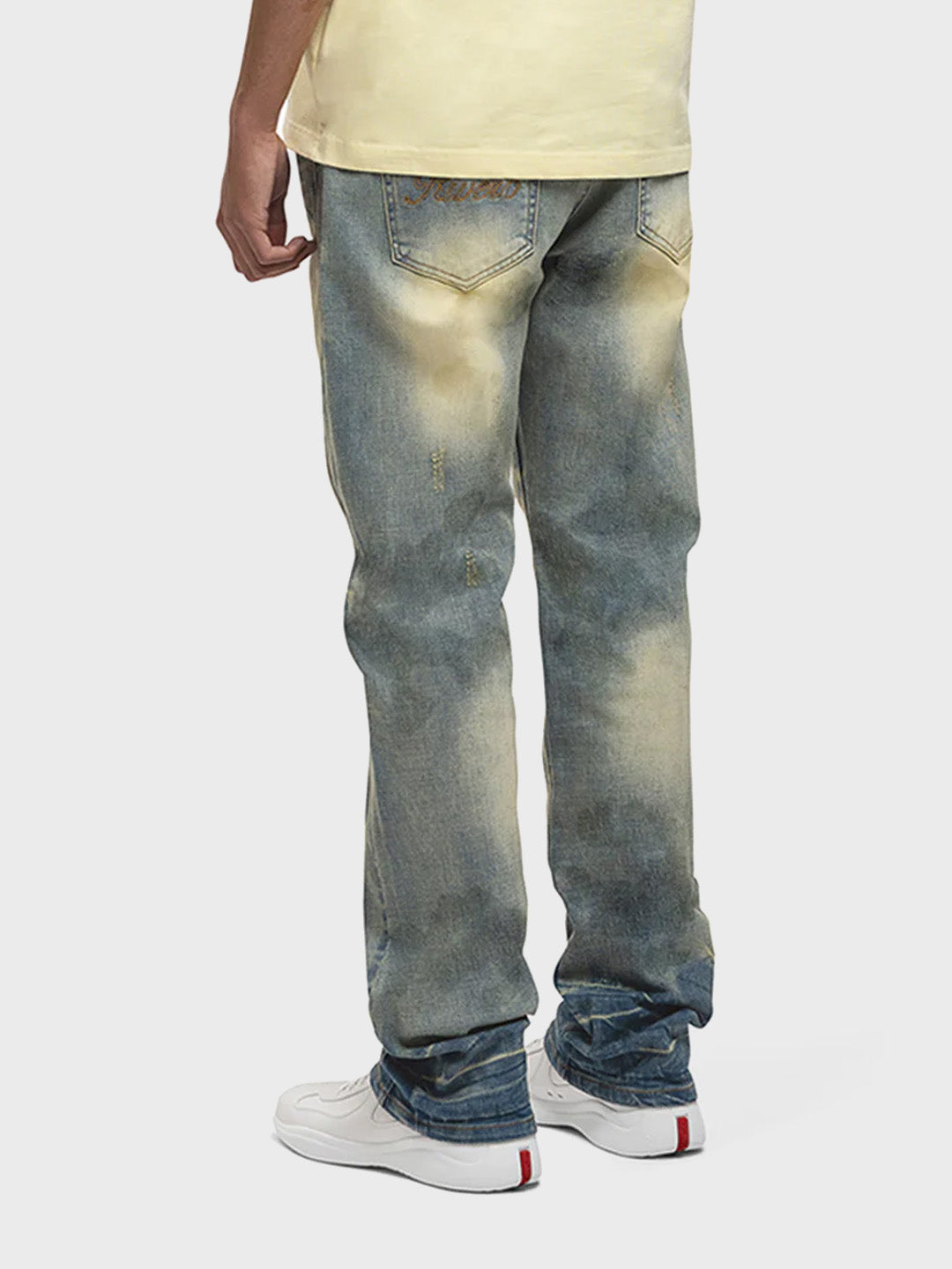 Rivero jeans – achteraanzicht met geborduurde achterzak en leren patch