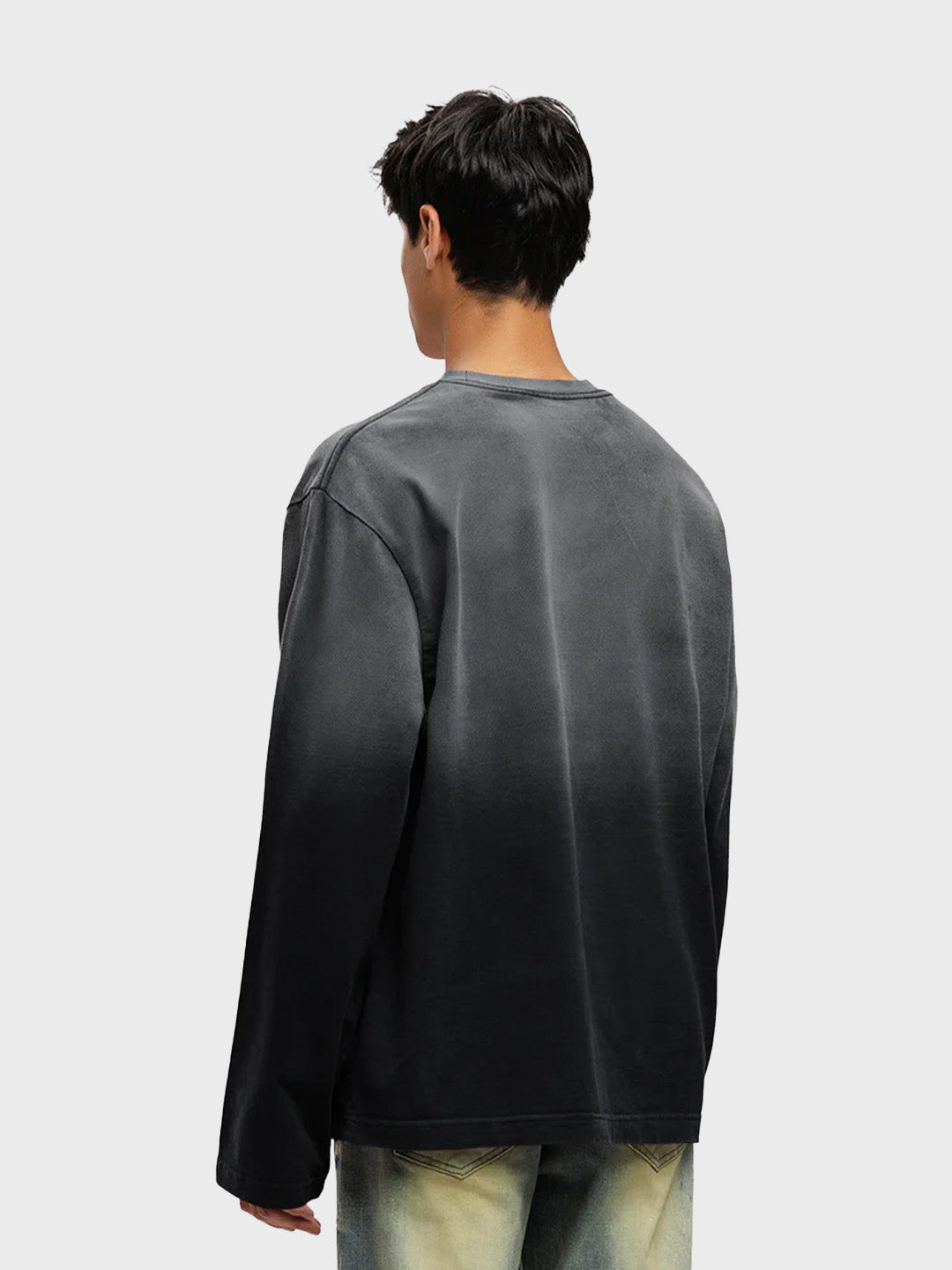 Rivero Statement Longsleeve Washed Black – achterkant model