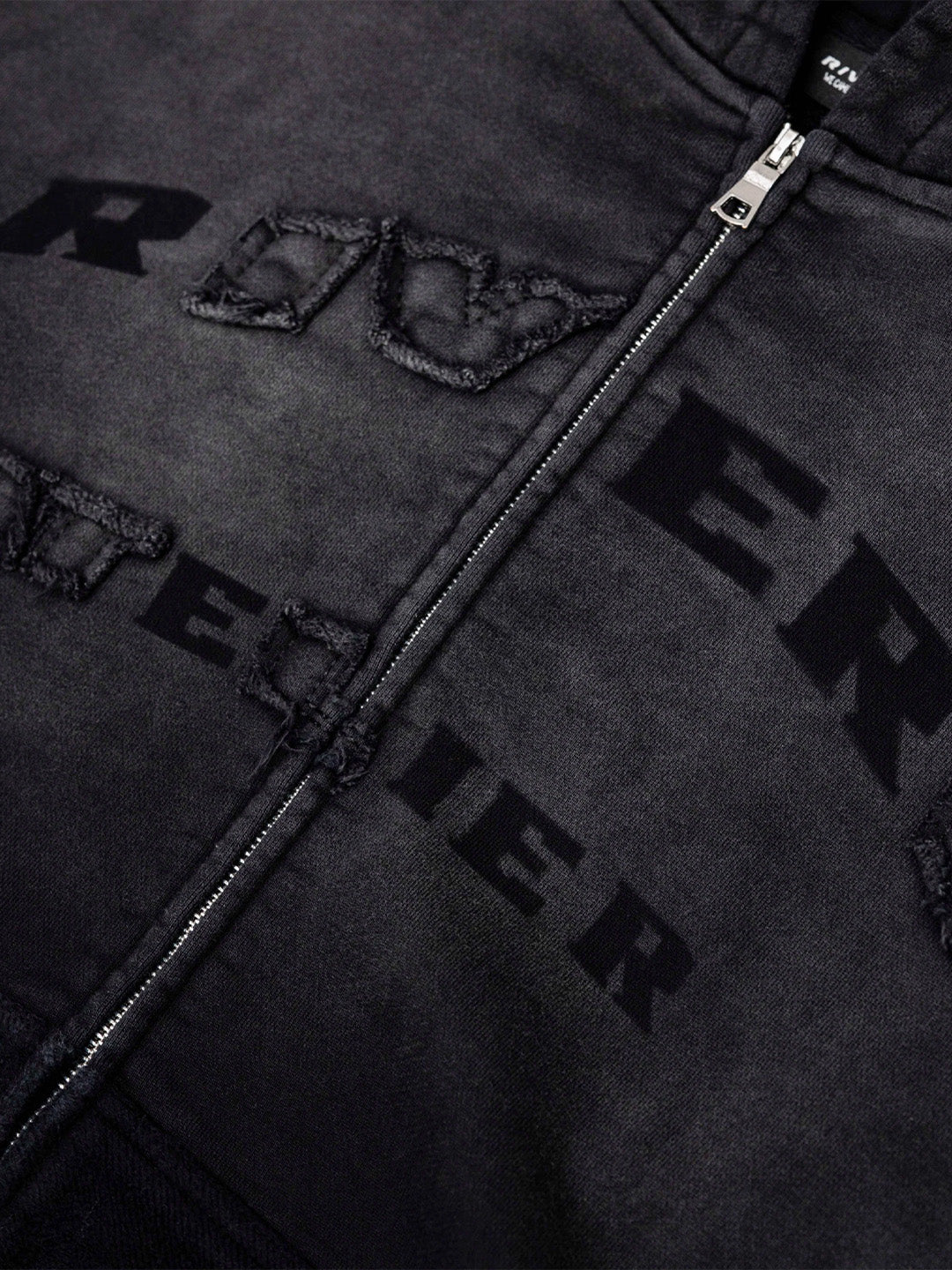 Rivero Statement Zip Hoodie Washed Black – close-up Rivero Atelier borduring
