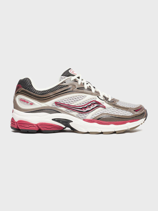 Zijaanzicht van de Saucony Progrid Omni 9 sneaker in beige met bruine en rode details