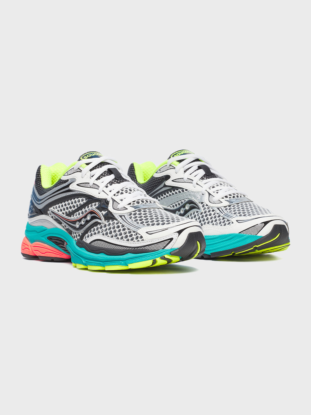 Saucony Progrid Omni 9 Silver Mutant sneaker schuin vooraanzicht