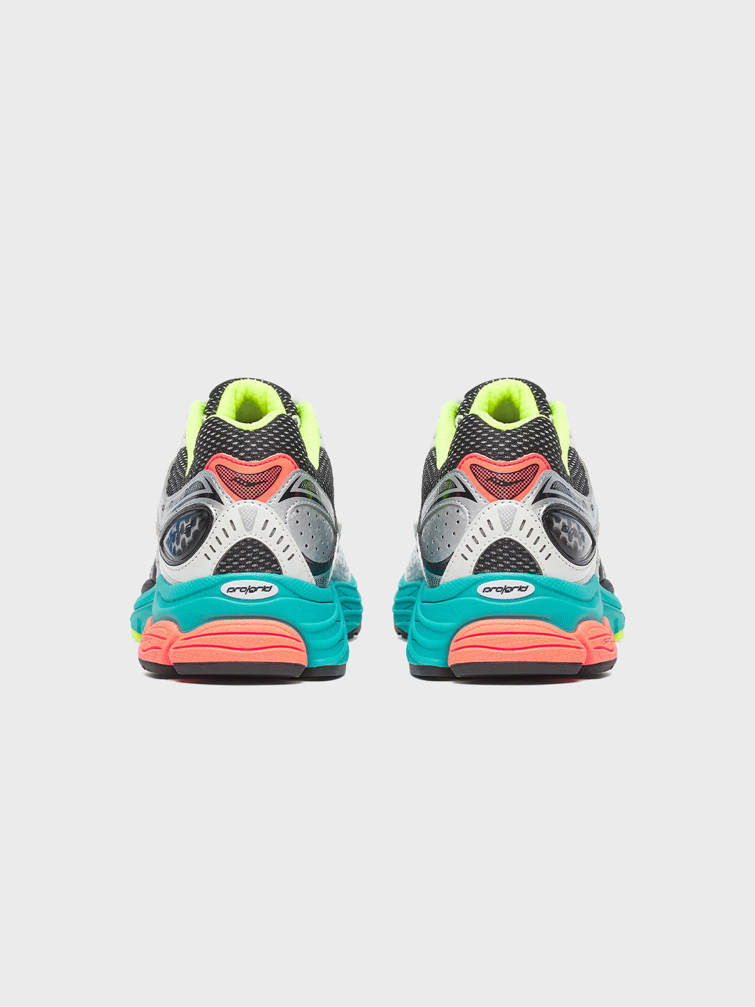 Achteraanzicht van Saucony Progrid Omni 9 Silver Mutant
