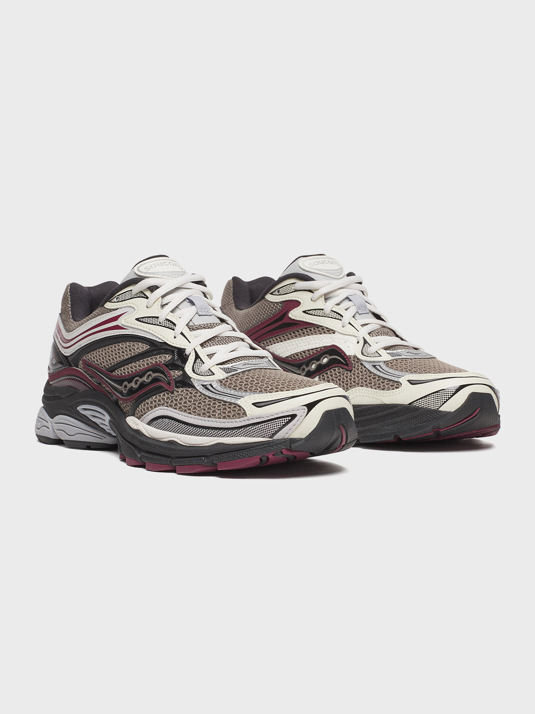 Saucony Progrid Omni 9 Sneakers Tan/Maroon schuin vooraanzicht