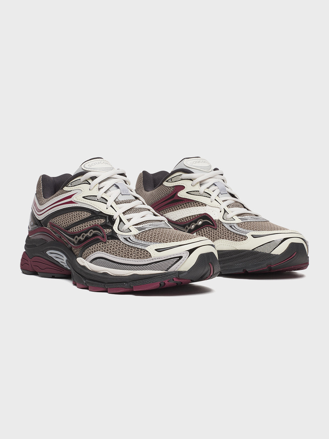Saucony Progrid Omni 9 Sneakers Tan/Maroon schuin vooraanzicht