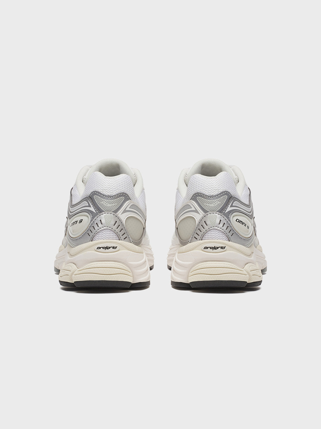 Saucony Progrid Omni 9 White/Silver – achterkant