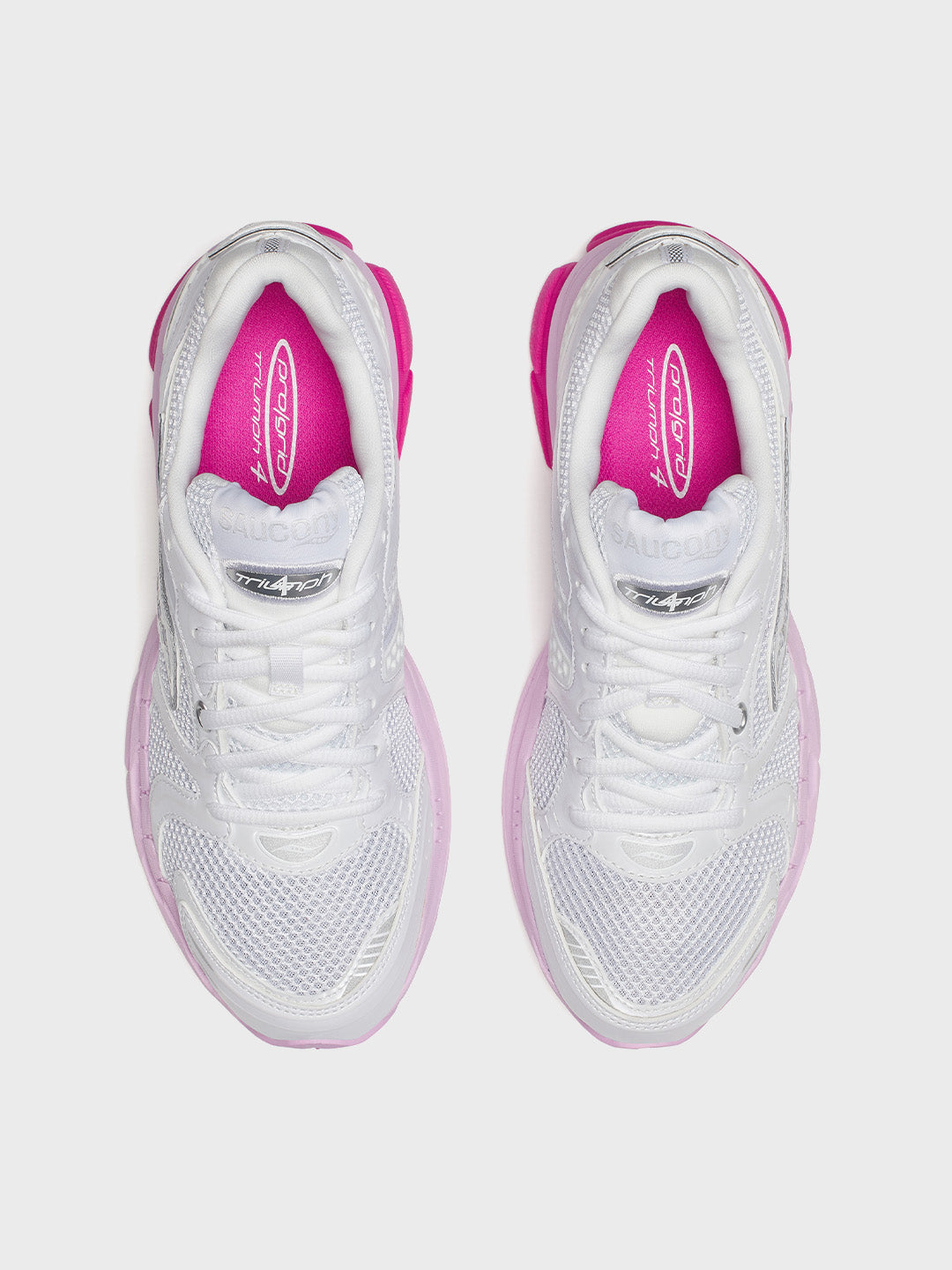 Bovenaanzicht van de Saucony Progrid Triumph 4 met mesh upper en witte veters