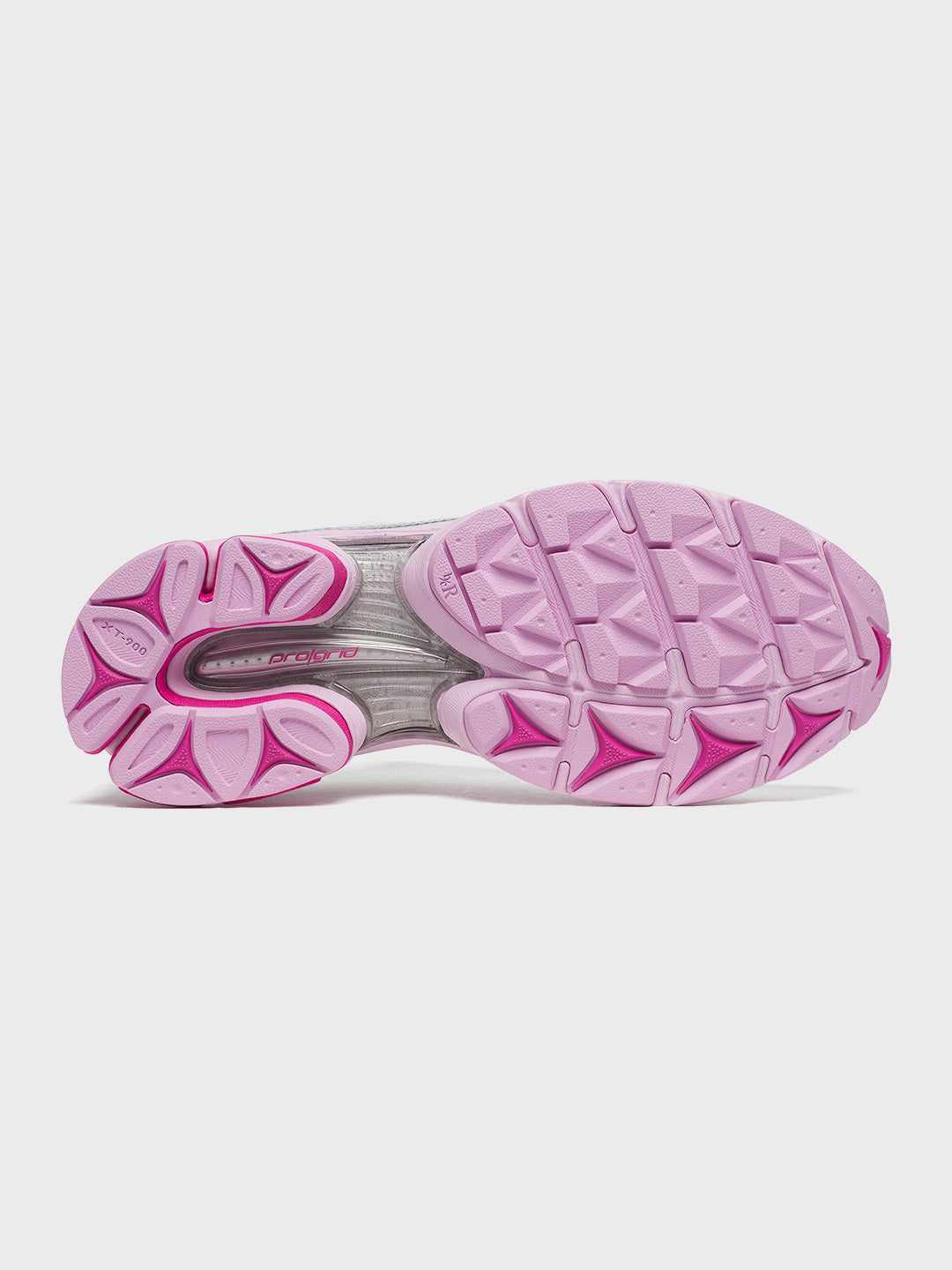 Onderzijde van de Saucony Progrid Triumph 4 met lichtroze gripprofiel