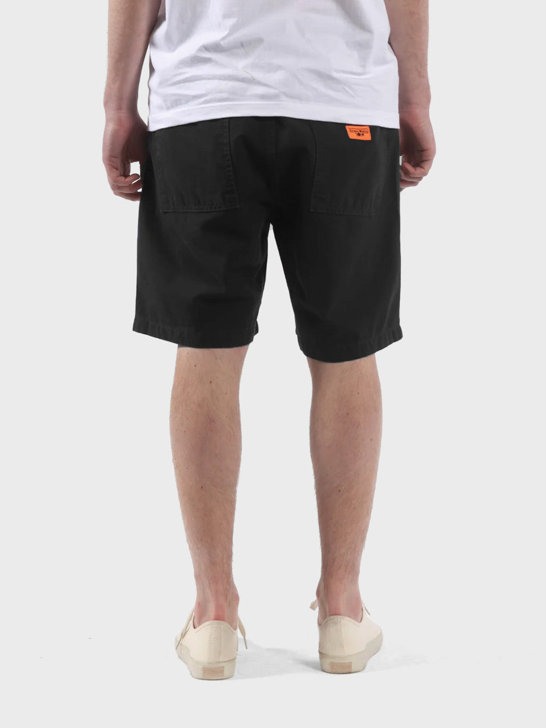 Service Works Classic Chef Shorts Black - model achterkant