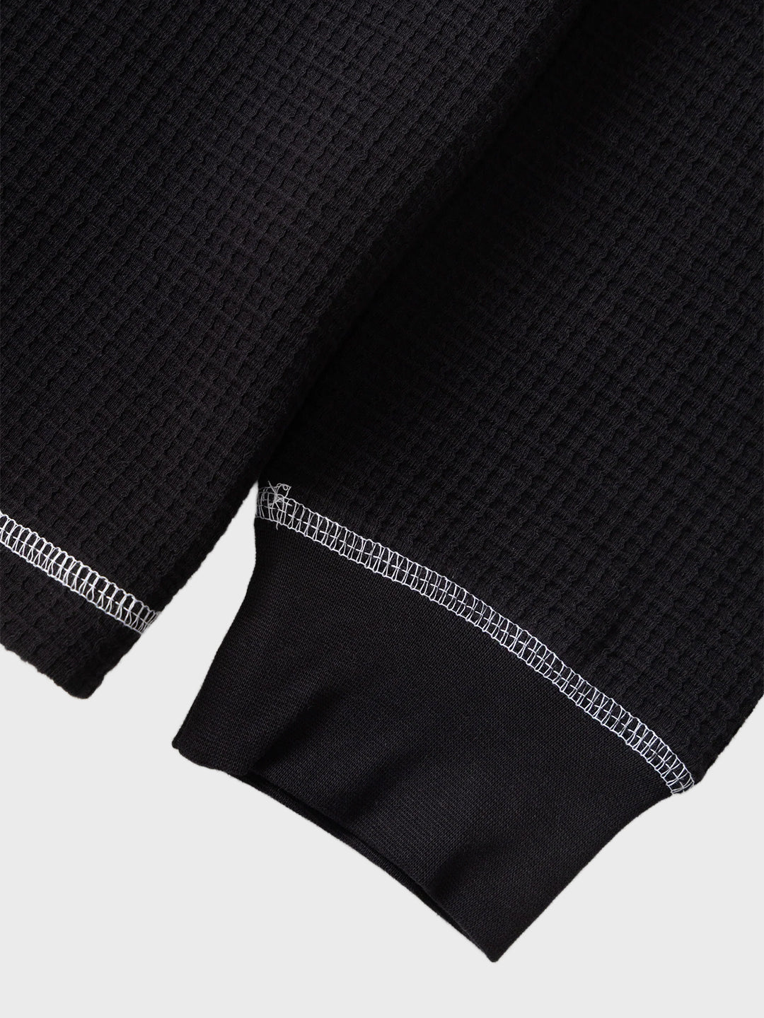 Service Works Waffle Thermal Longsleeve Black – detailshot mouw