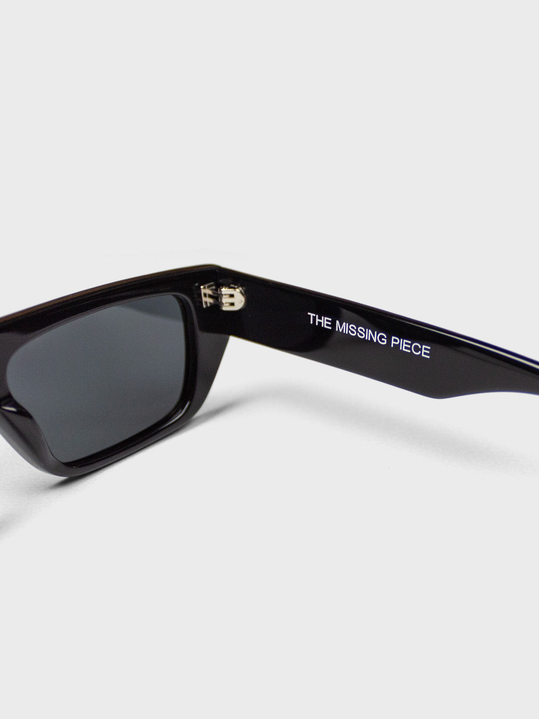 The Missing Piece Chatte Shades | Black