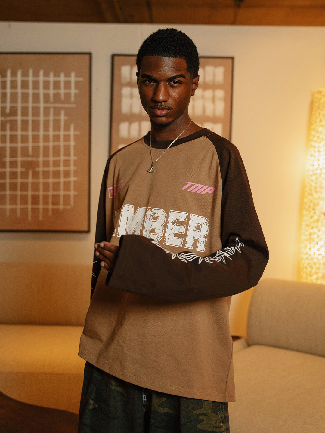 The Missing Piece Longsleeve bruin - gedragen door model