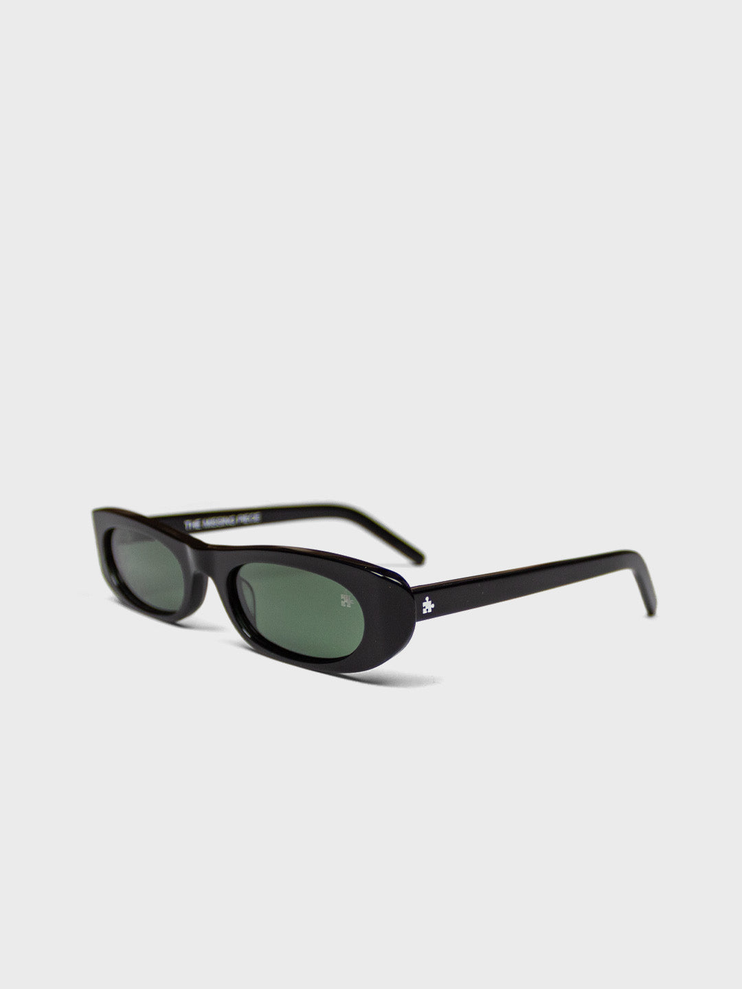 The Missing Piece Liora Shades Black - schuin vooraanzicht