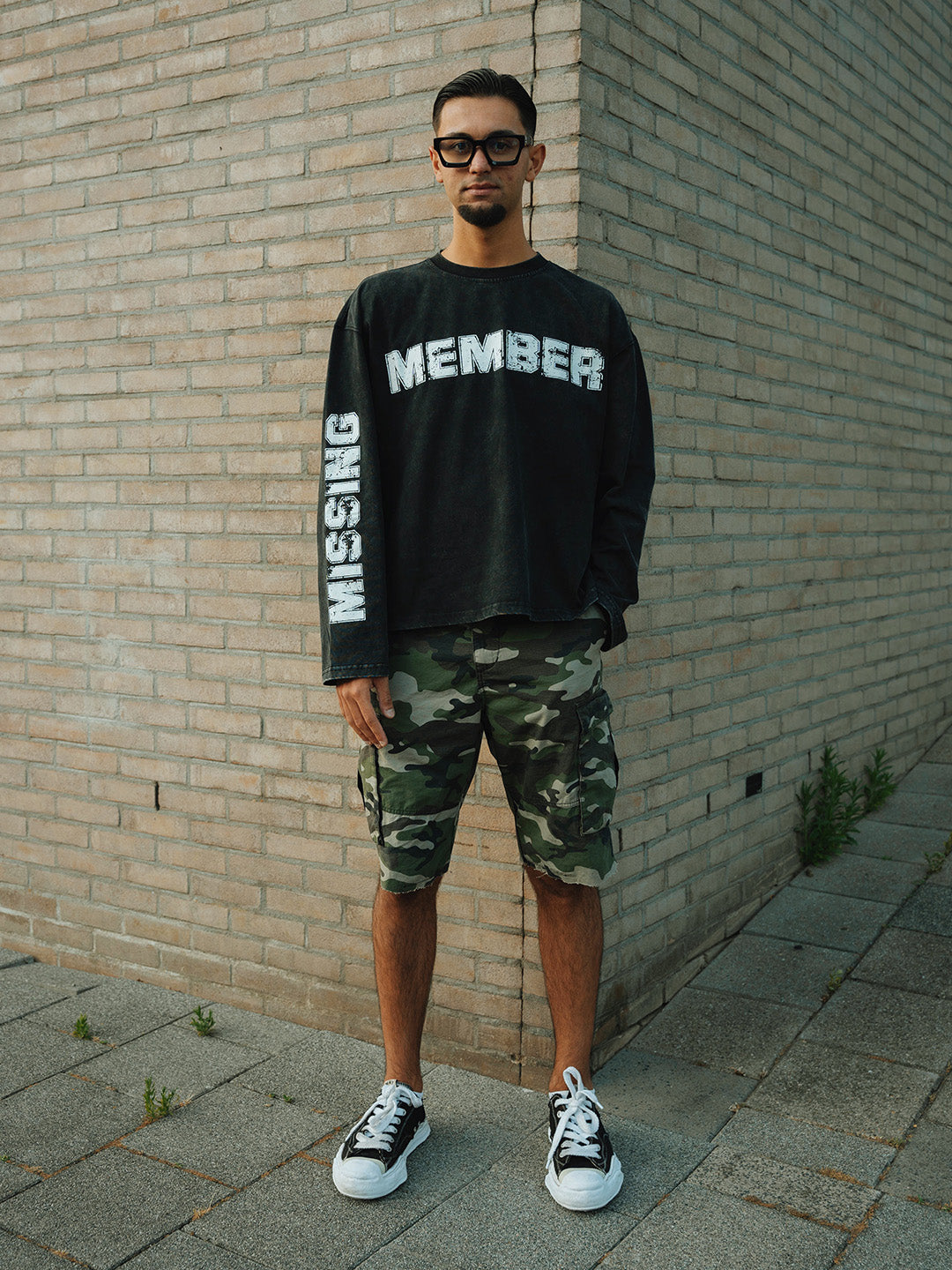 frontprint Member op Washed Black longsleeve van The Missing Piece