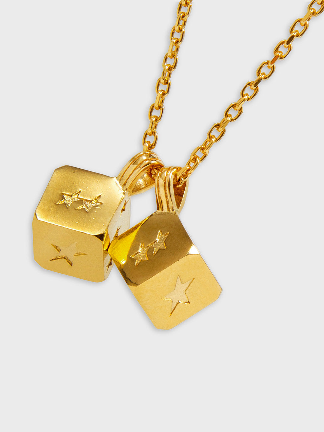Detailfoto TwoJeys dice hangers – sterren gegraveerd in het goud