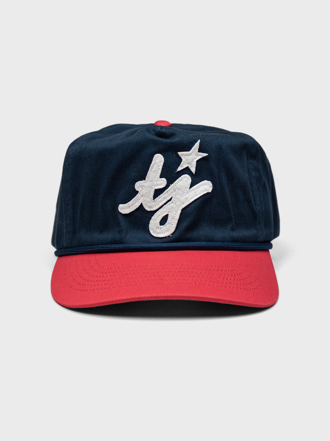 TwoJeys Dinger Cap navy rood voorkant met geborduurde TJ patch