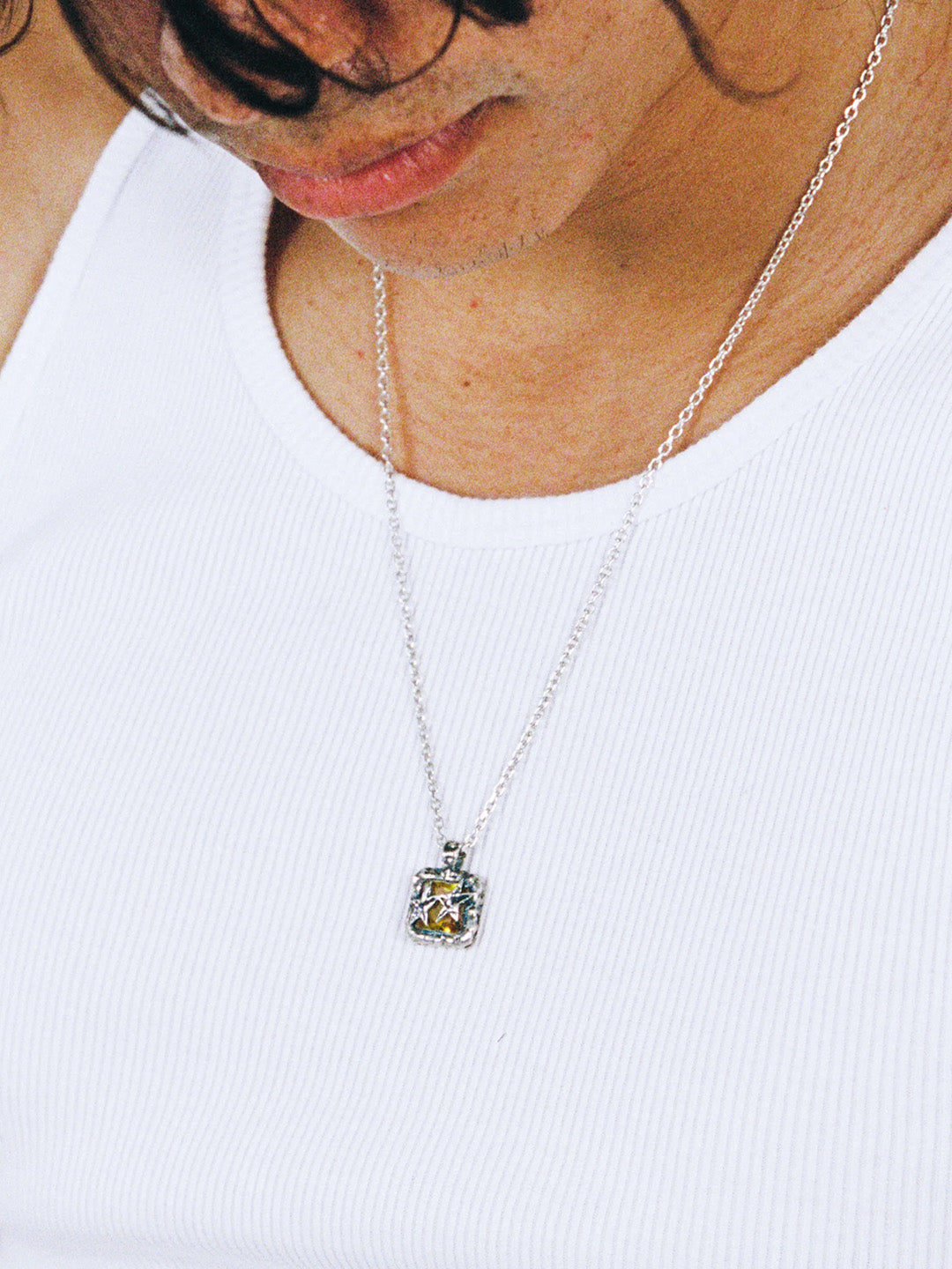 TwoJeys Due Stelle Icon Necklace Silver – op model