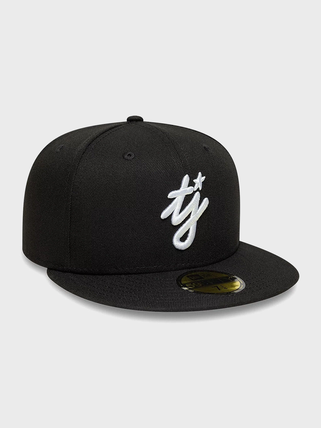 Twojeys x New Era 59Fifty Fitted Cap Black – extra schuin vooraanzicht