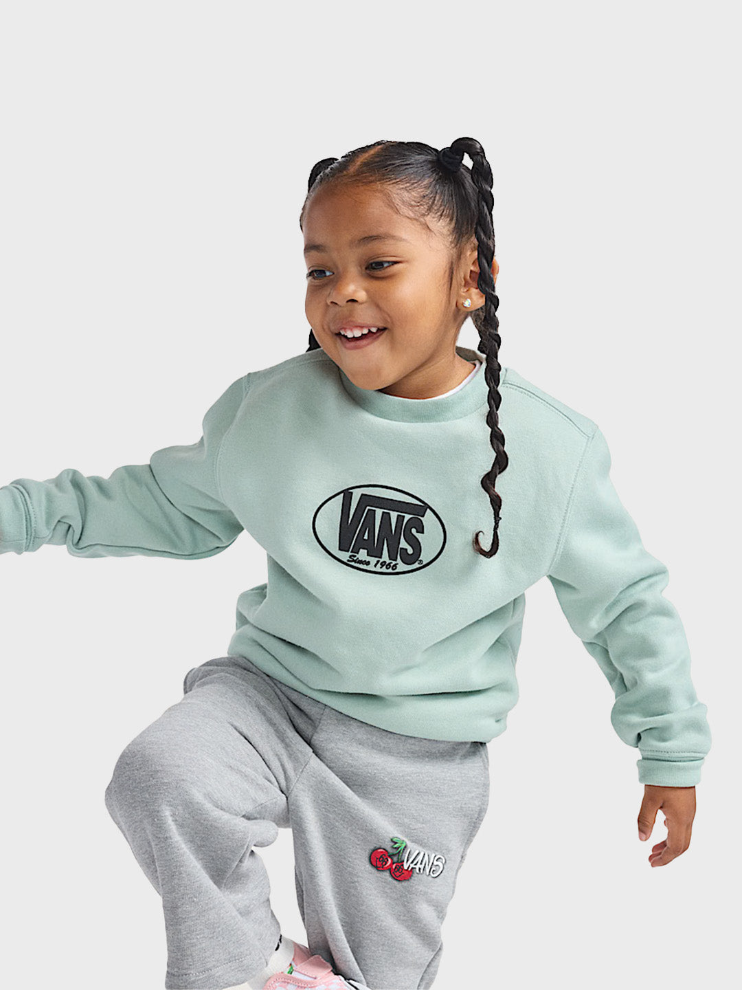 Vans Classic Oval Kids Crewneck Sweater Light Green – model vooraanzicht