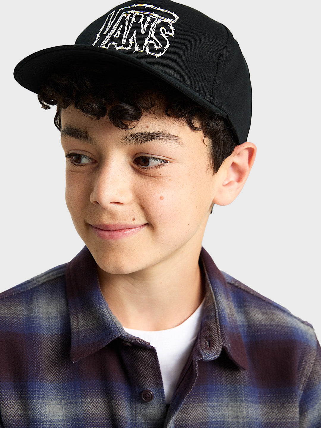 Model draagt Vans Constant Kids Cap zwart