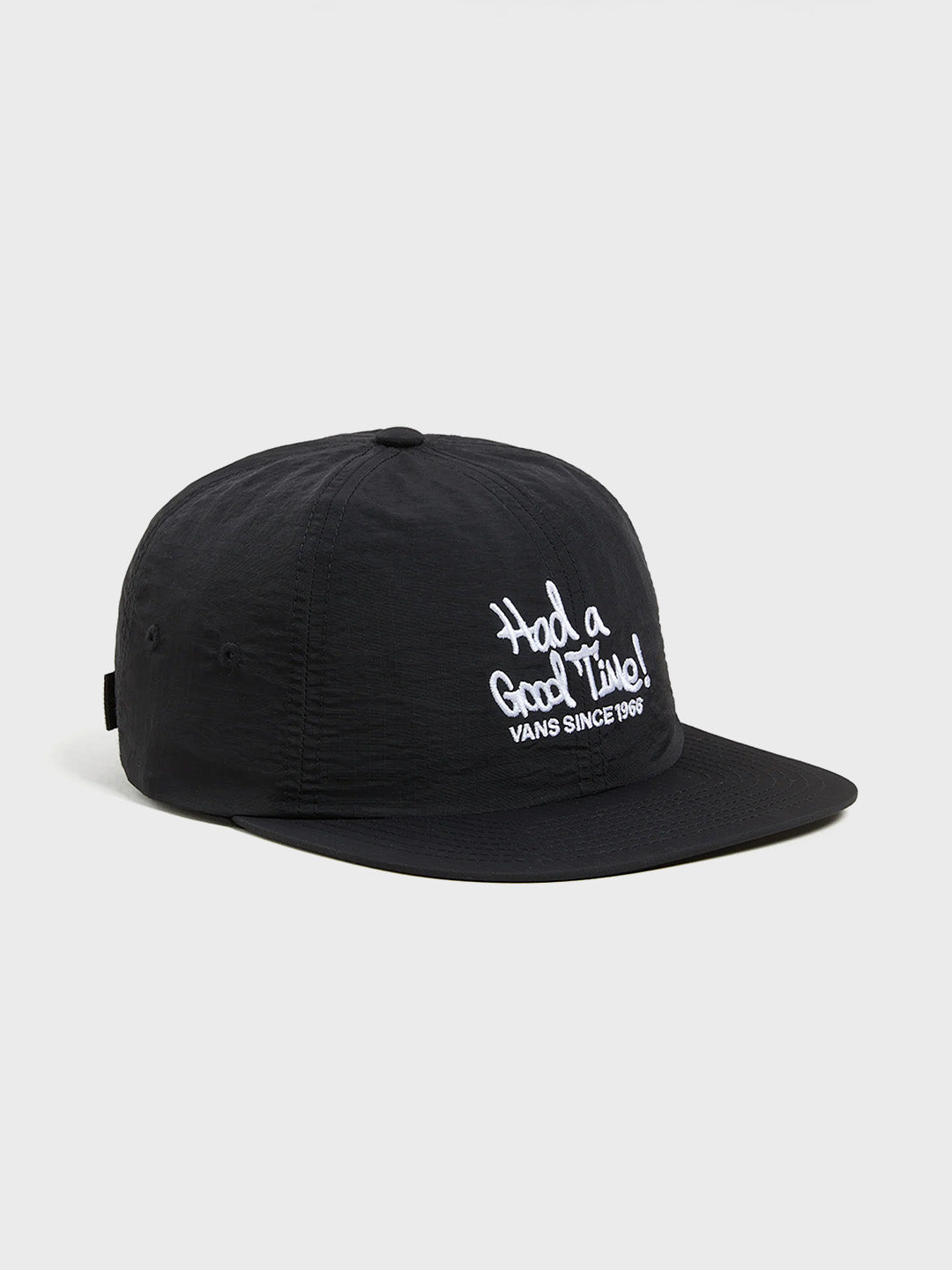 Schuin vooraanzicht van de Vans Had A Good Time Cap met platte klep en slogan