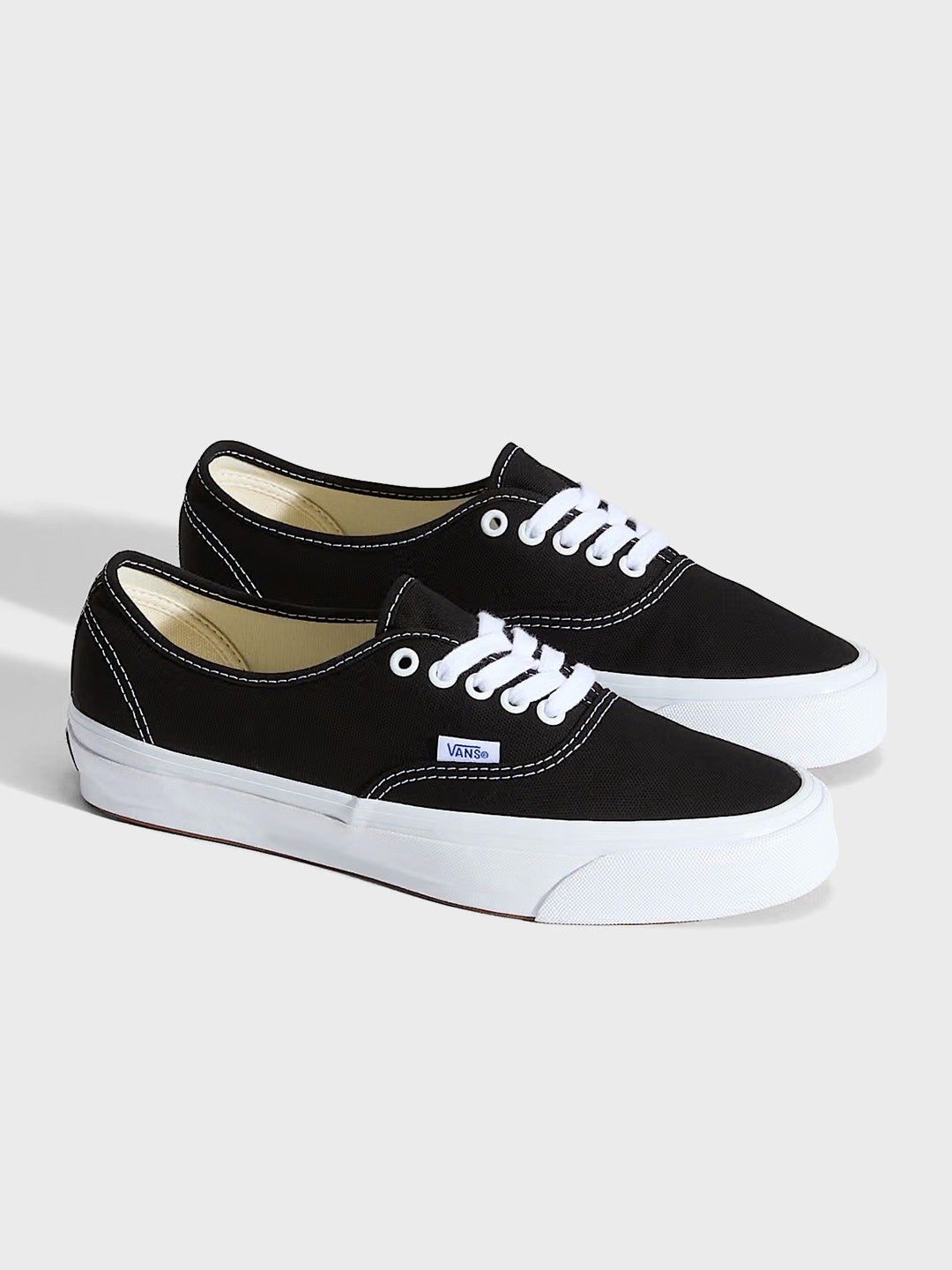 Vans Premium Authentic 44 LX Sneakers Black/White - vooraanzicht