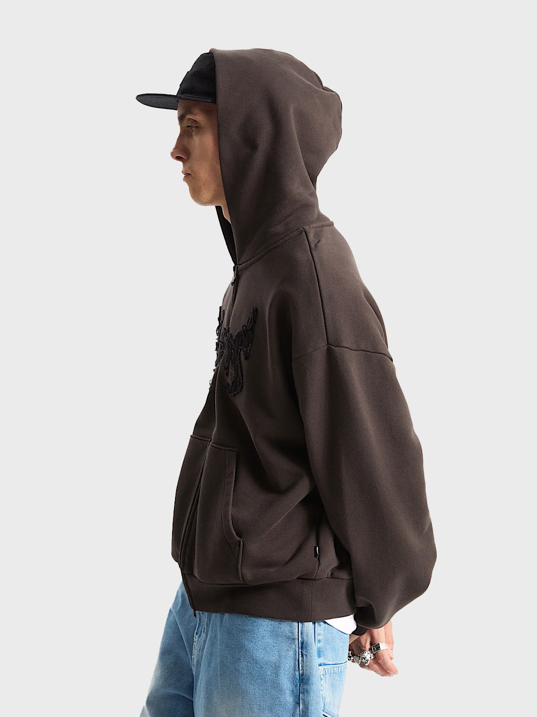 Vans Raw Instinct Zip Hoodie Faded Black – model zijaanzicht