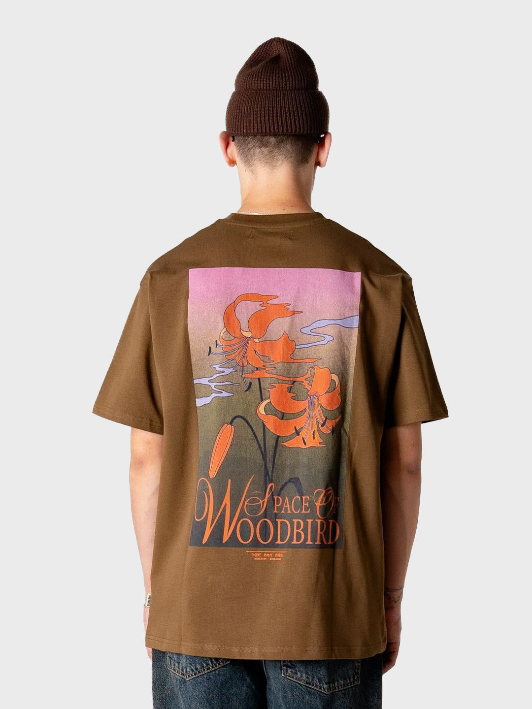 Woodbird WBBaine Flower T-Shirt Dark Brown – model achterkant