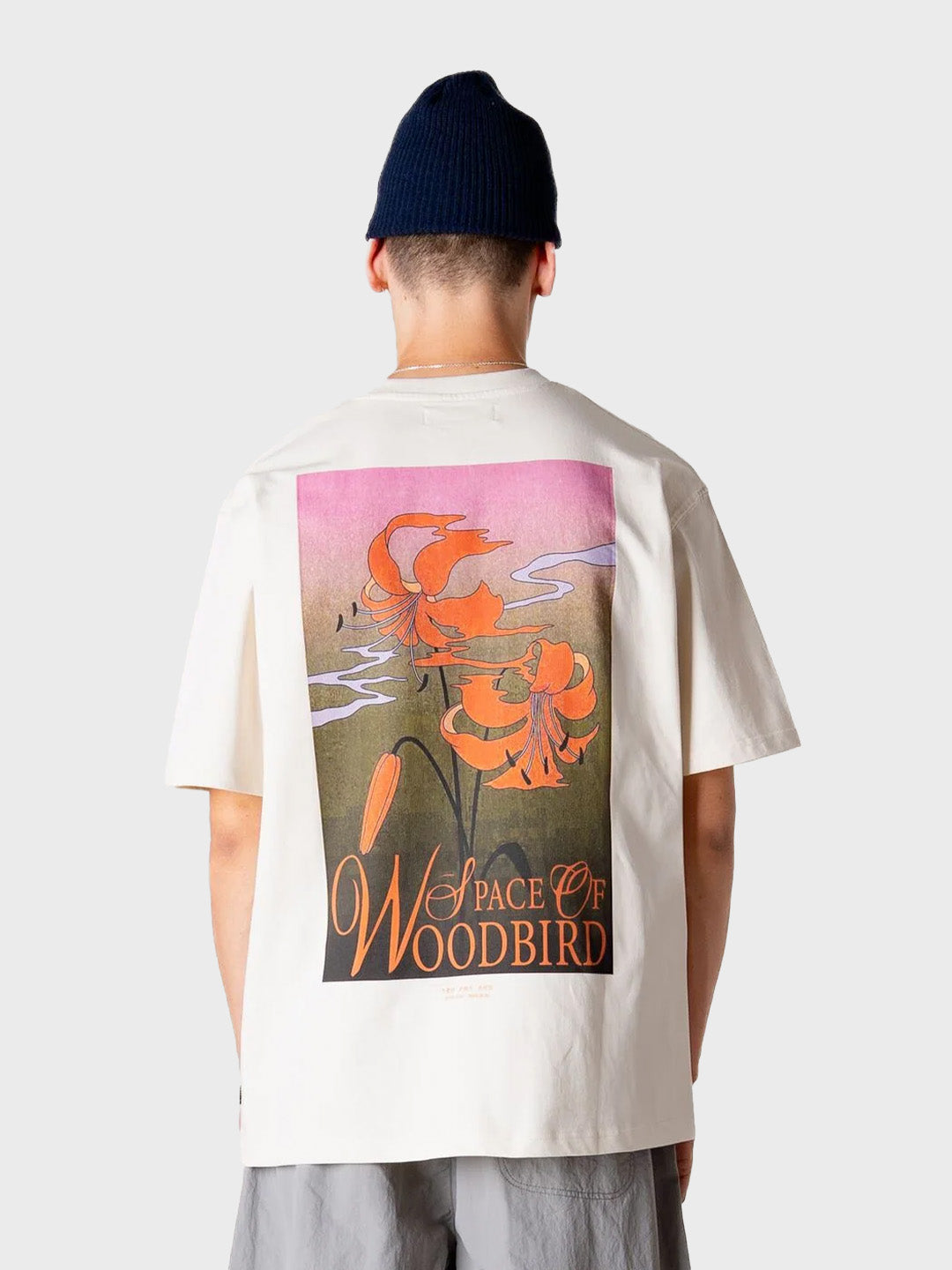 Woodbird WBBaine Flower T-Shirt Off White – model achterkant