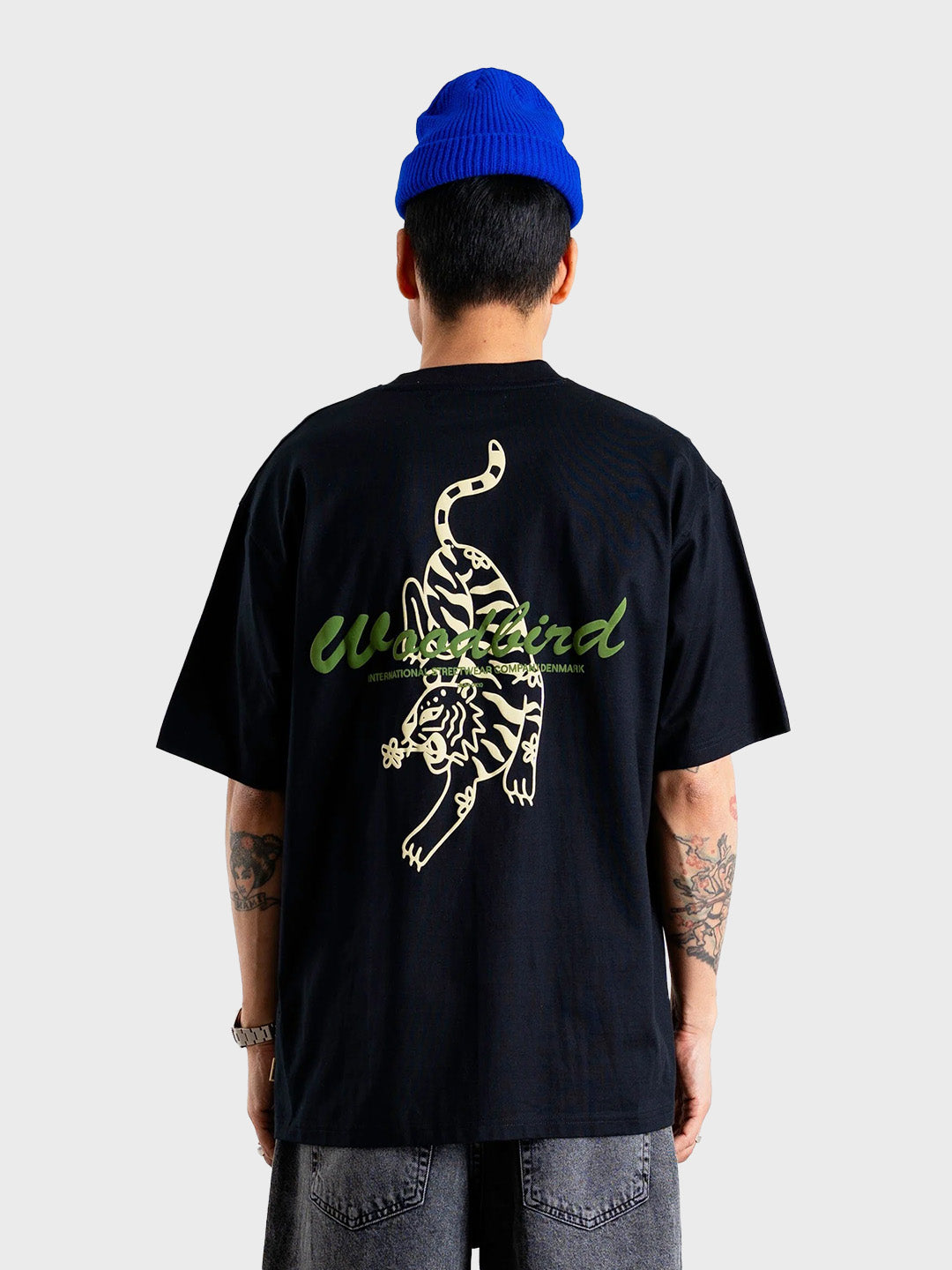 Woodbird WBBaine Tiger T-Shirt Black – model achterkant