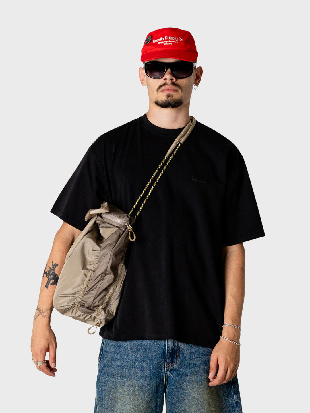 Woodbird WBBaine Warp Acid T-Shirt Black - voorkant model