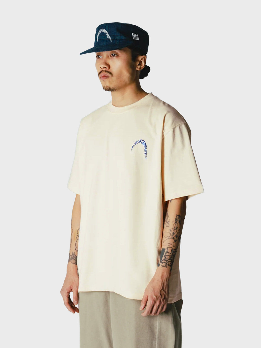 Woodbird WBBaine Warp T-Shirt Off-White/Cobalt Blue – zijkant