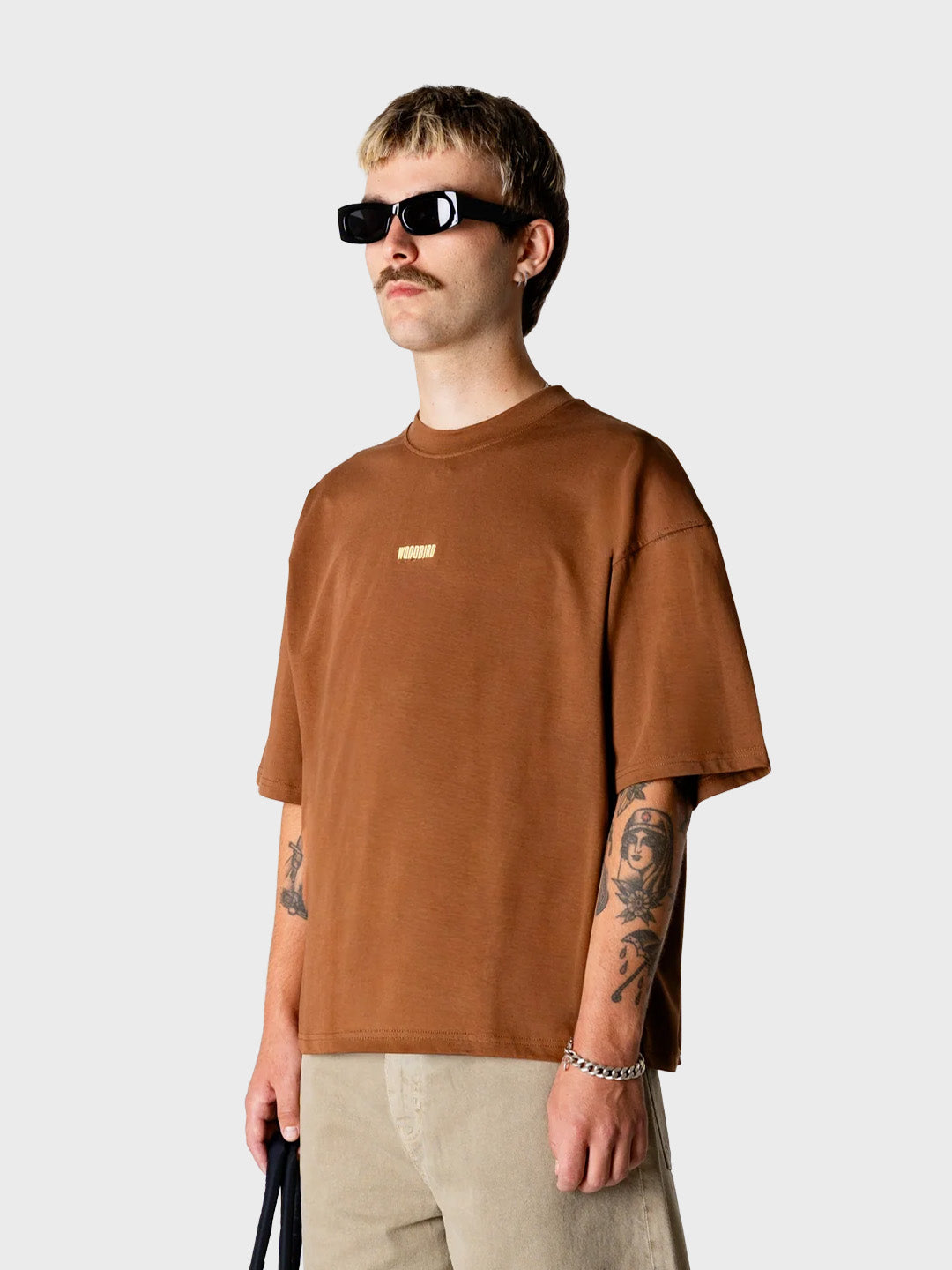 Woodbird WBBeam Lion T-Shirt Brown - model zijkant