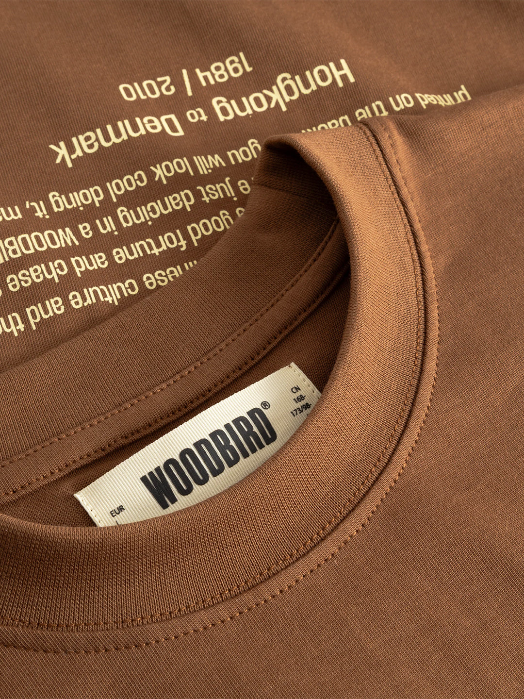 Woodbird WBBeam Lion T-Shirt Brown - close-up kraag