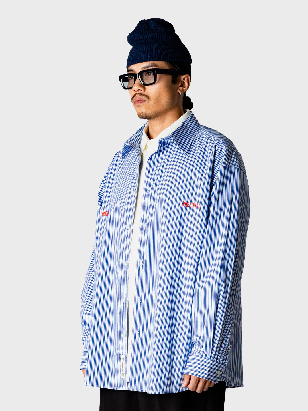 Woodbird WBBrooks Lion Shirt Light Blue - model zijkant
