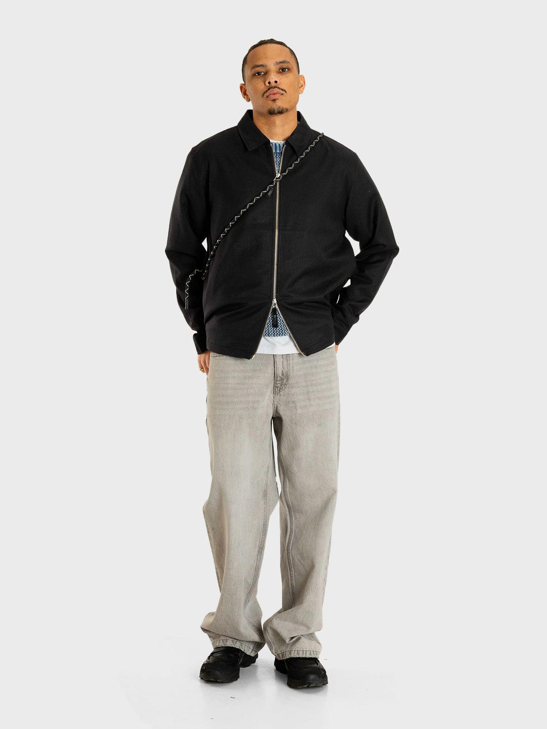 Woodbird WBBrove Nickel Overshirt Black – model full look
