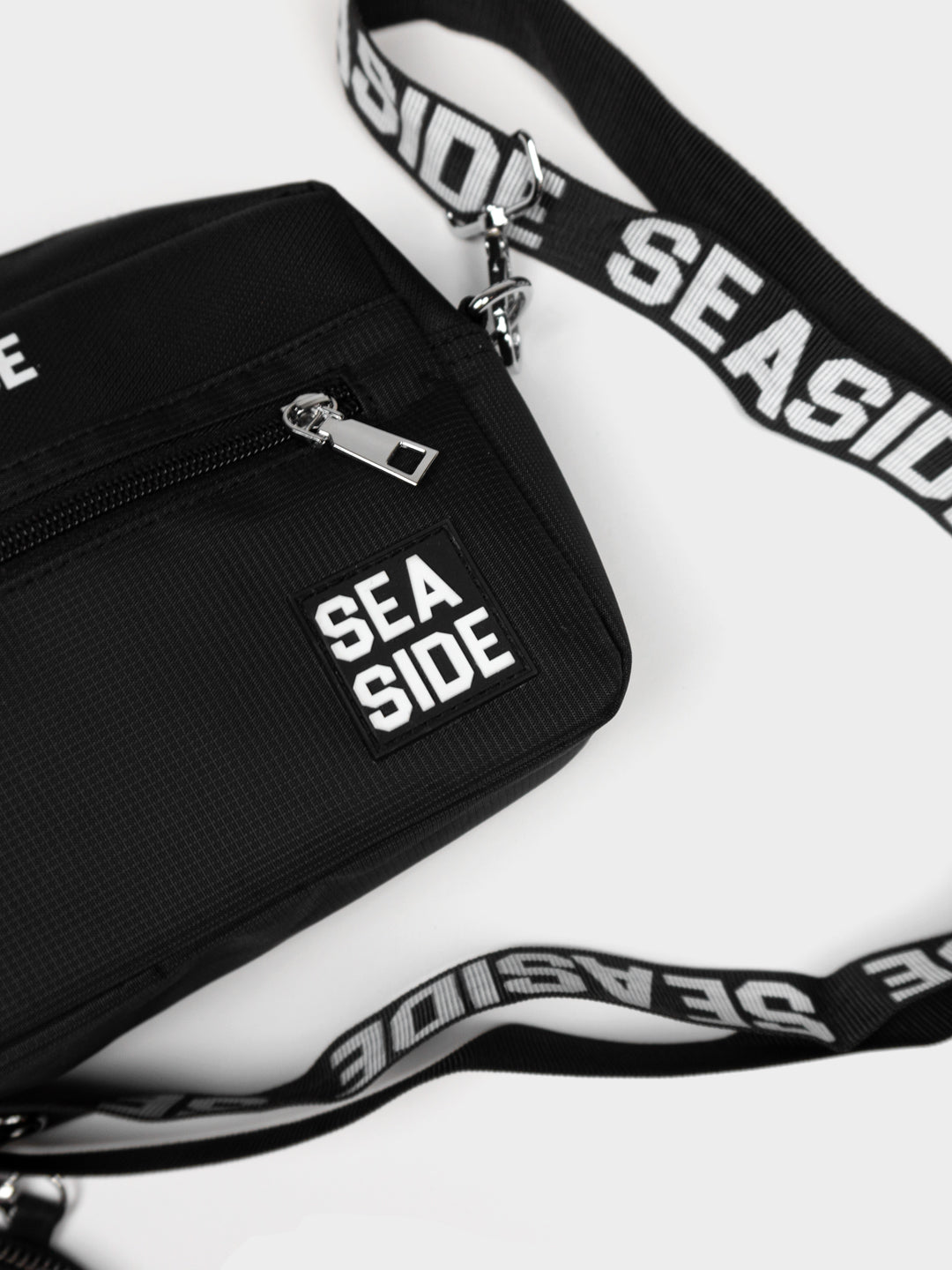 Seaside Quin Messenger Bag | Black